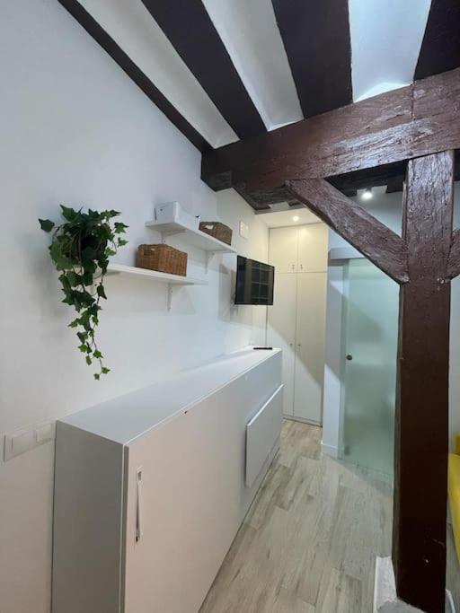 Tesorito, Estudio Individual En Malasana, Bajo Pequeno En Calle Del Tesoro Apartment มาดริด ภายนอก รูปภาพ